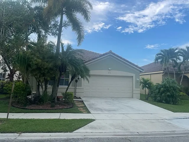 646 Vista Meadows Dr — Photo 2
