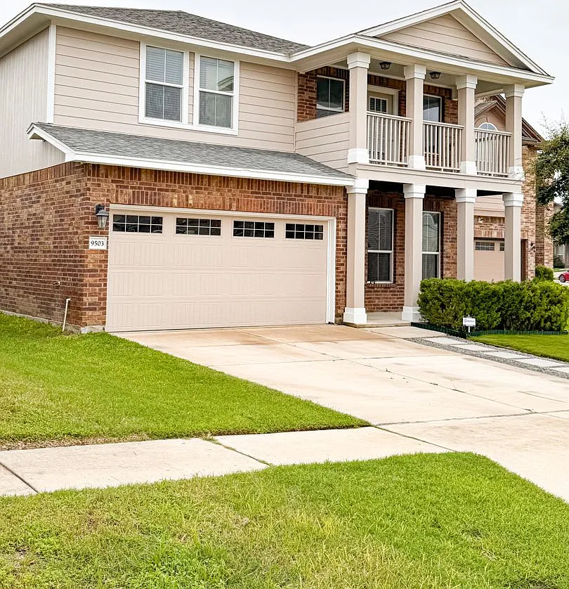 *Pending* Beautiful Home In Yowell Ranch — Photo 1