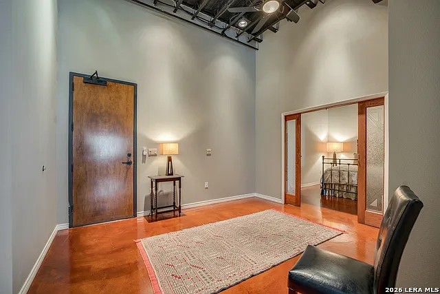 214 Travis #301 — Photo 23