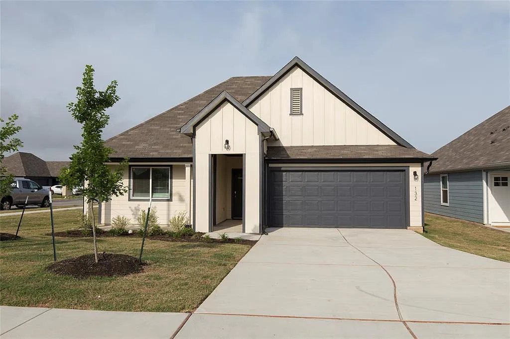 4 bed, 2.0 bath, 1684 sqft, $2,050 — Photo 2