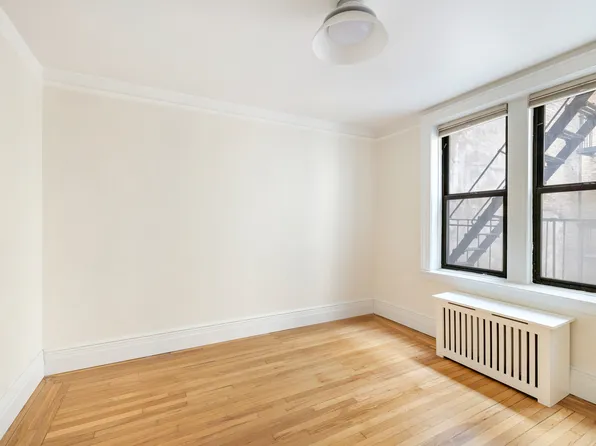 319 West 18th Street image 7 of 14