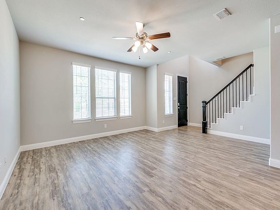 5th image of 1036 Foxglove Dr