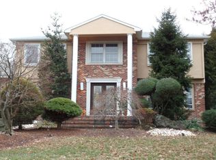 9 Lenape Ln, Manalapan, NJ 07726
