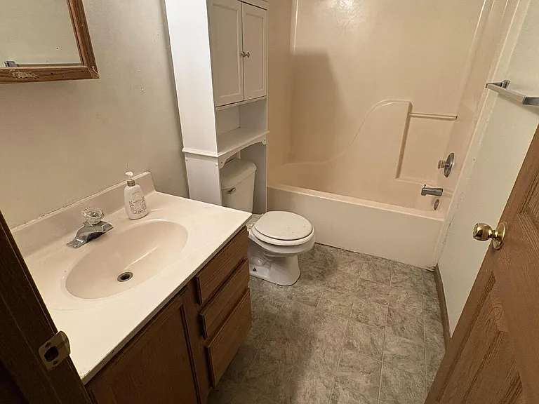 1602 Paris Rd #6 — Photo 11
