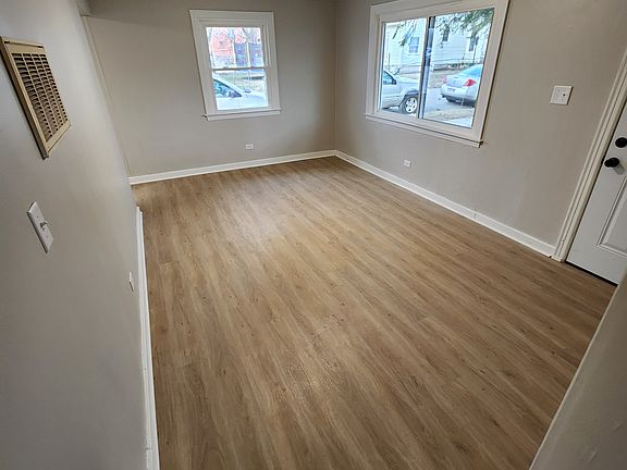 3rd image of 135 Wallace St