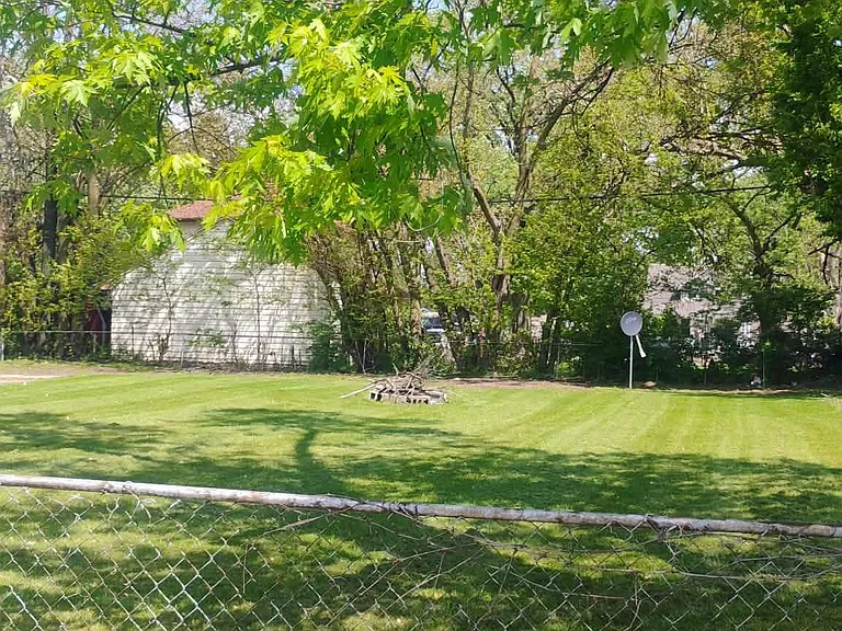 1537 Carlyle St — Photo 5