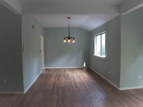 3rd image of 204 Heritage Hls #A