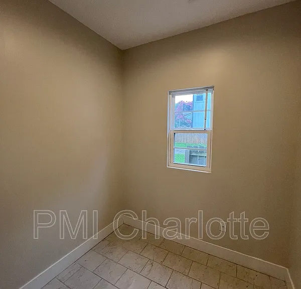 1106 N Alexander St — Photo 5
