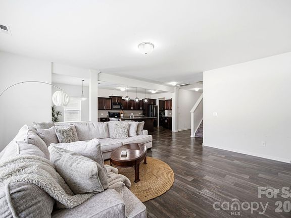 5th image of 1249 Ettrick Ave