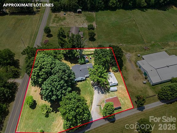 4th image of 610 Helton Rd