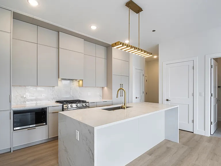 1628 N Damen Ave #401 — Photo 2