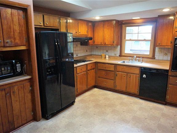 5th image of 7745 Apricot Ln