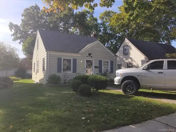 990 Ardmore Road, Baldwin, NY 11510