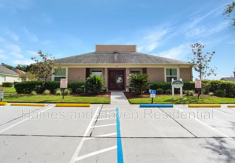 2492 Saint Augustine Blvd — Photo 35