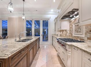 6389 Elm St, Vancouver, BC V6N1B2