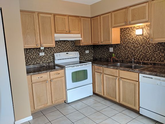 2nd image of 3052 Kingston Ct