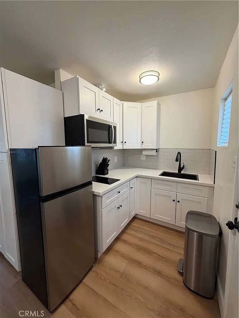 1 bed, 400 sqft, $1,600 — Photo 3