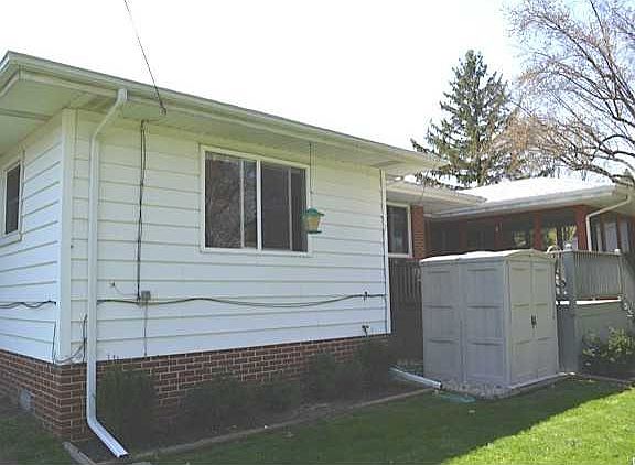 4th image of 916 Conneaut Ave