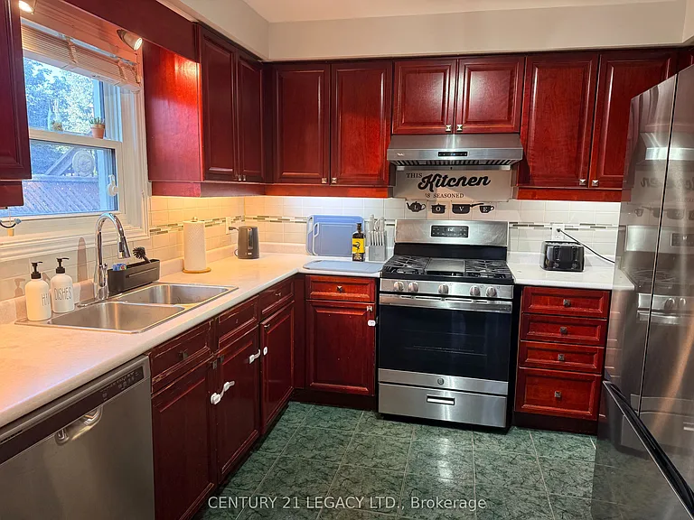 134 Provincial Pl — Photo 8