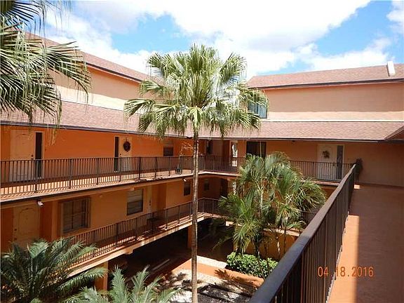 5th image of 430 Commodore Dr APT 301