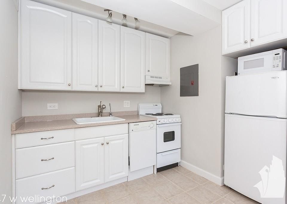 1st image of 447 W Wellington Ave #1811