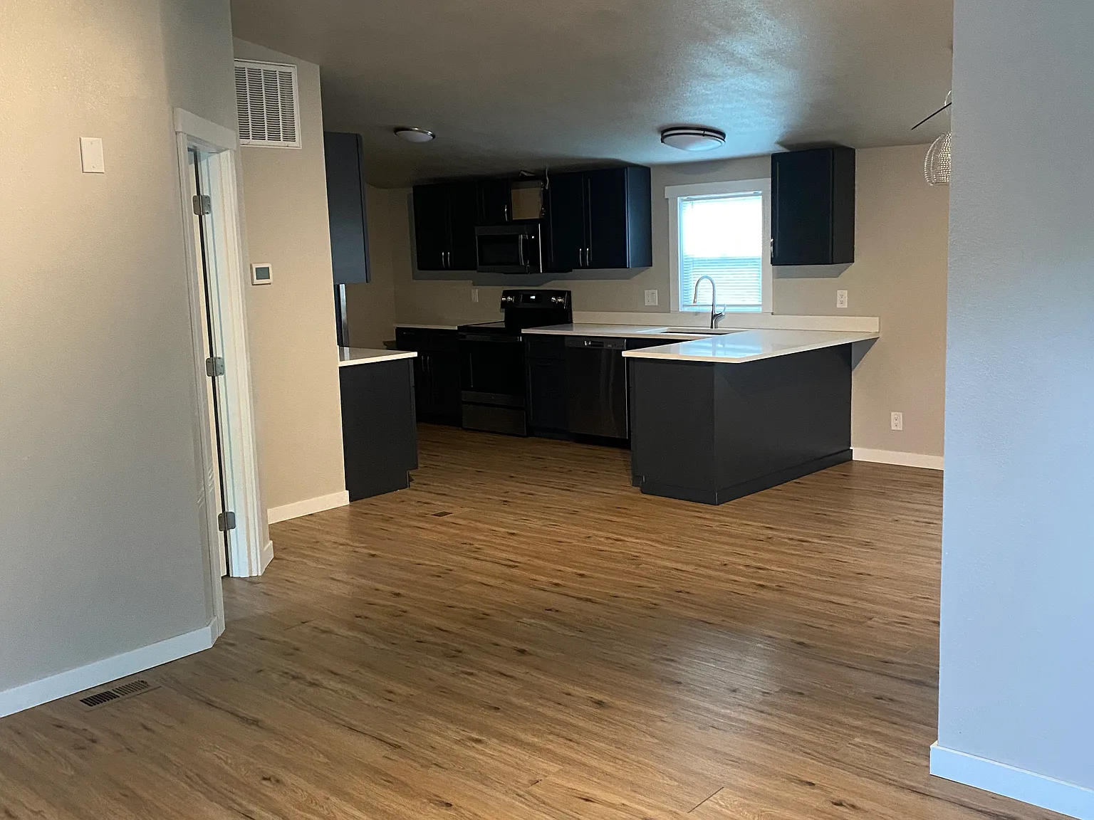 2 bed, 1296 sqft, $2,100 — Photo 3