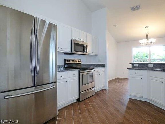 5th image of 2124 NE 15th Ter