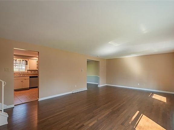 3rd image of 3030 Ben Venue Dr