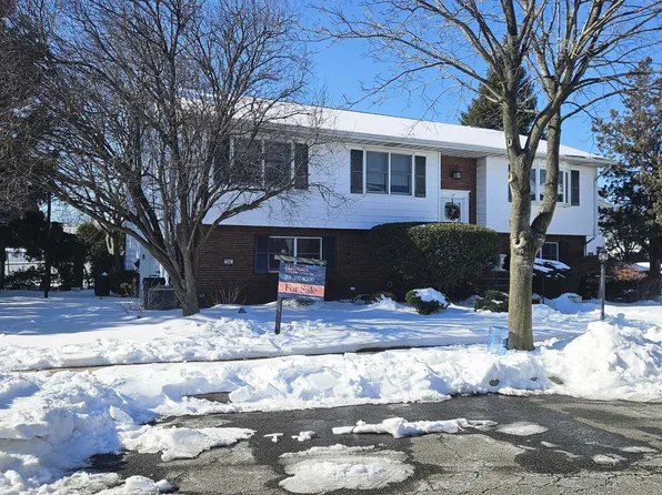 24 Valley Court image 1 of 11