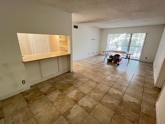 4th image of 204 Foxtail Dr APT H2