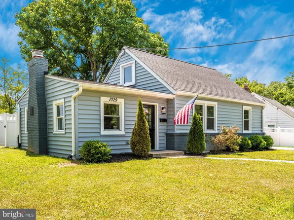 1029 Paul Dr, Rockville, MD 20851