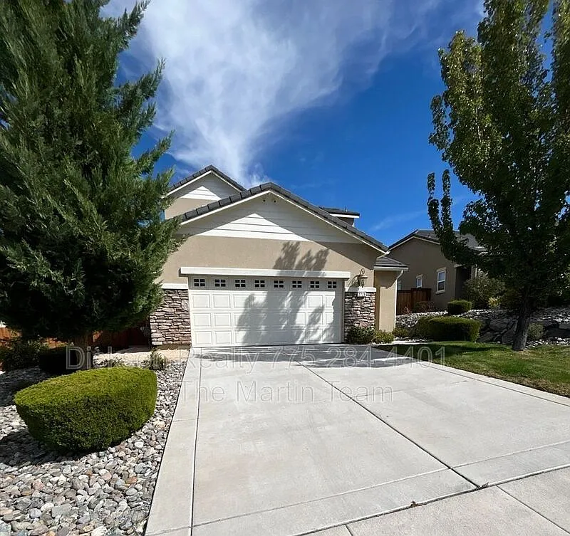 3 bed, 2.5 bath, 1893 sqft, $2,700 — Photo 1
