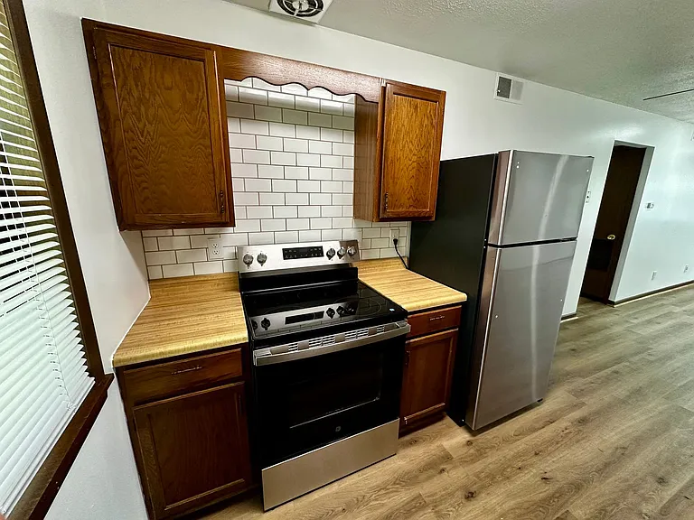 1058 Morningside Dr — Photo 17