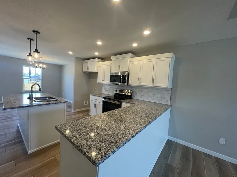 692 N Jozlynn Ave — Photo 3