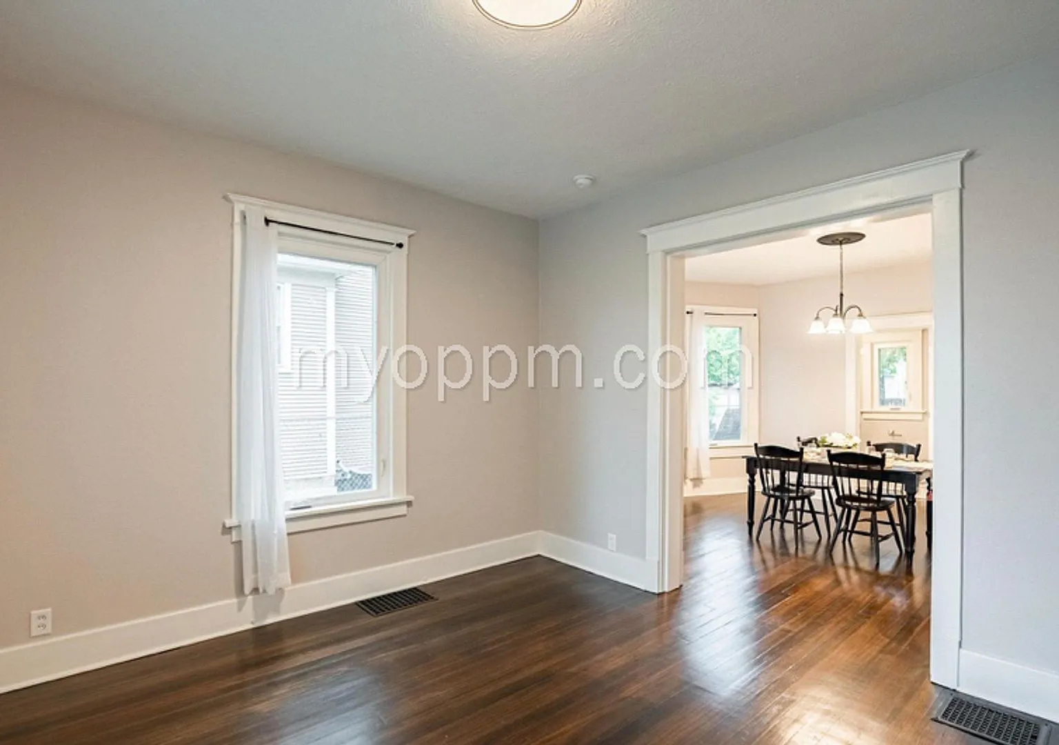 Completely Remodeled 4 Bedroom House — Photo 4