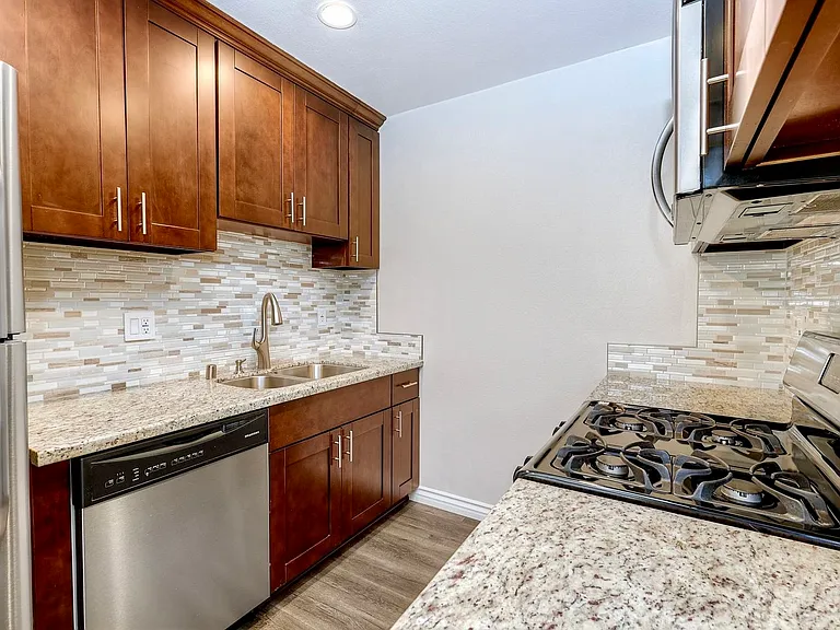 2727 G St #1/2 — Photo 10