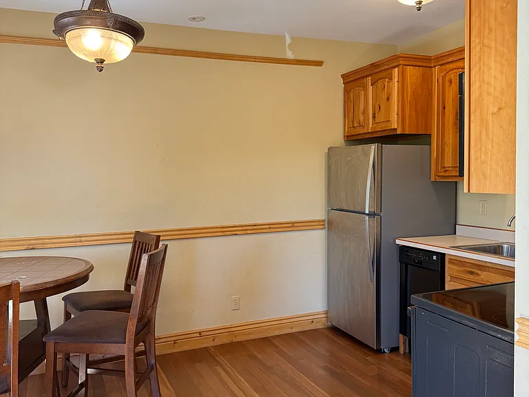 445 E Main St — Photo 3
