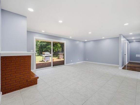 5th image of 2355 Coach And Surrey Ln