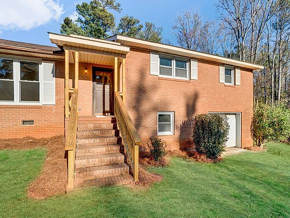 4th image of 301 Dixon St