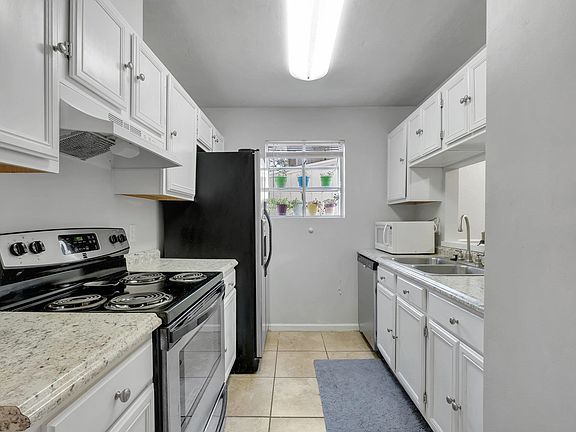 5th image of 3022 Richview Park Cir N