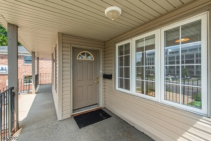 4 bed, 2.0 bath, $3,900 — Photo 2