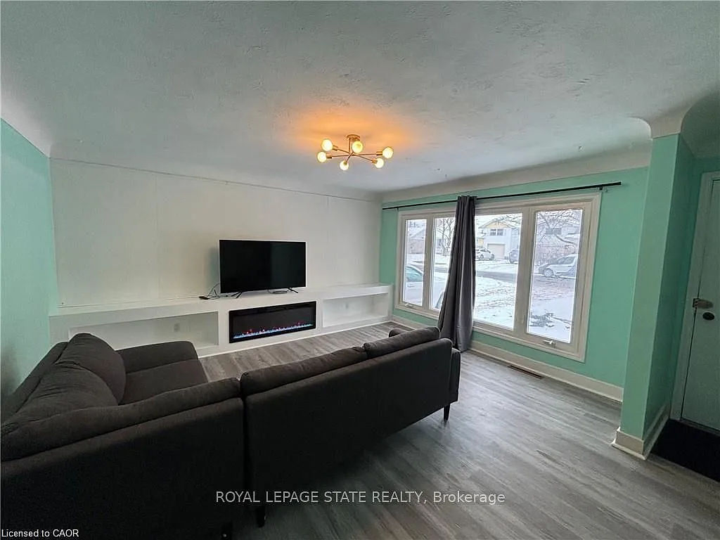 3 bed, $2,150 — Photo 2