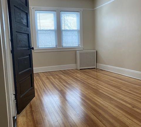 3rd image of 2 Holly Pl #3
