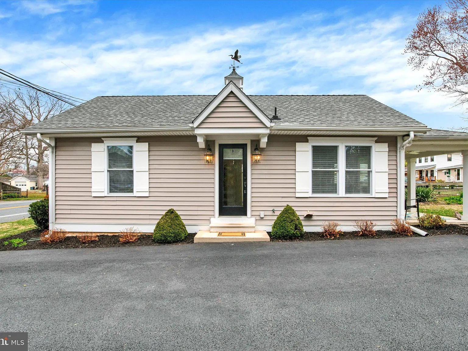 1711 Wilson Point Rd — Photo 1