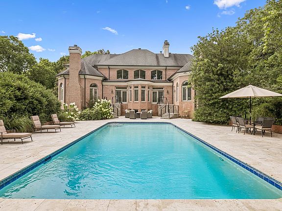 2nd image of 926 Overton Lea Rd