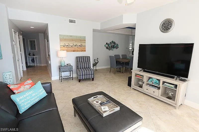 2 bed, 2.0 bath, 1560 sqft, $7,800 — Photo 3