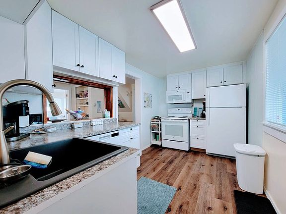 5th image of 26107 Illinois Ave NE