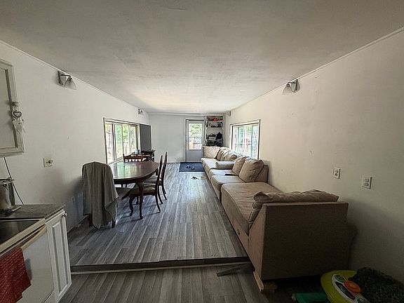 3rd image of 3821 Henry Hwy
