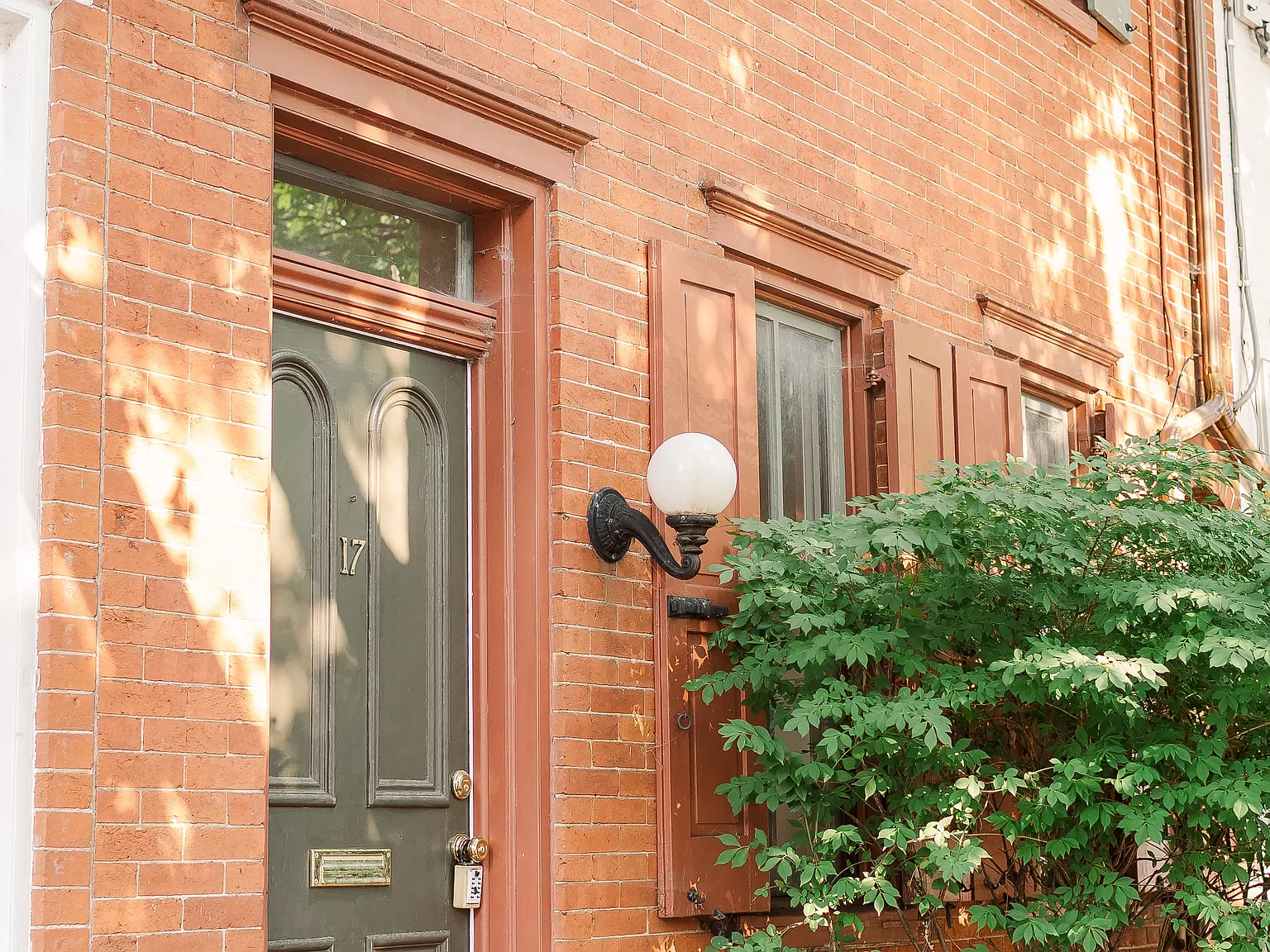 4 bed, 2000 sqft, $2,995 — Photo 1