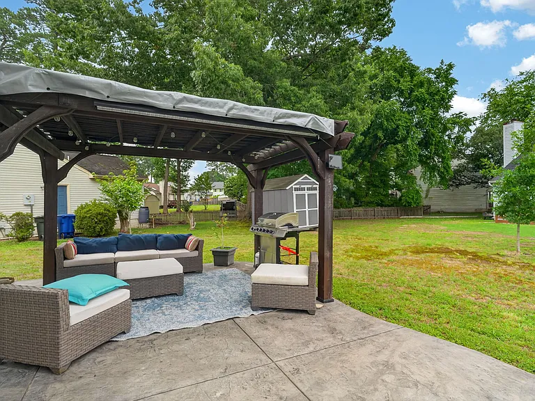 898 Gunston Ct — Photo 33